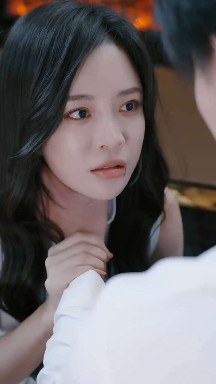 重生后，我和反派大佬结婚了第01集